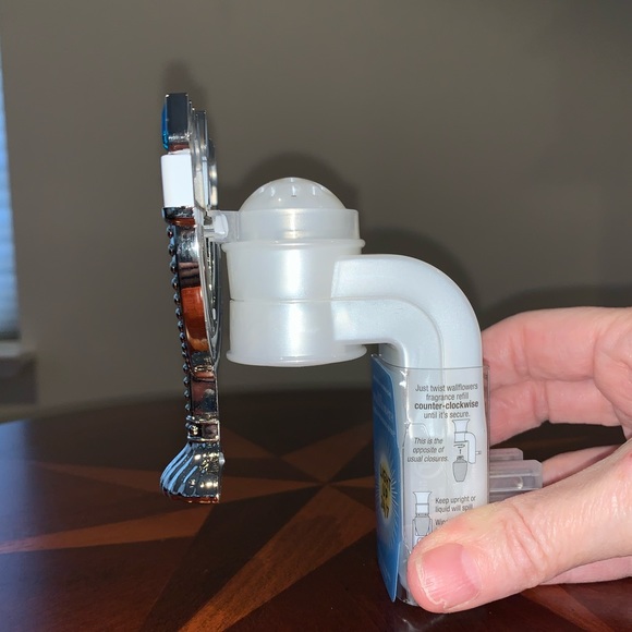 Bath & Body Works Menorah Nightlight Wallflowers Fragrance Plug - Picture 3 of 5